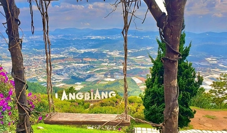 Ngắm toàn cảnh Đà Lạt và hồ Suối Vàng