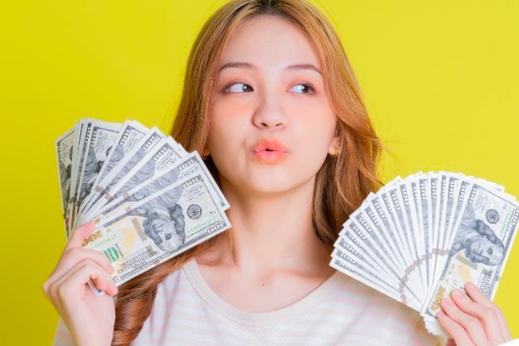 Người 18 tuổi có vay tiền được không?