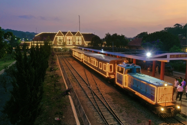chuyến tàu du lịch Đà Lạt