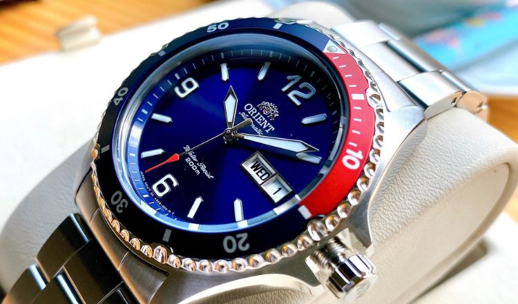 Orient FUG1X004D9 là một trong trong mỗi khuôn đồng hồ đeo tay phái mạnh đẹp mắt tuyệt hảo nhất 2022