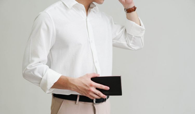 Sơ mi trắng luôn là mẫu áo đứng top 1 trong số các mẫu áo sơ mi nam được yêu thích nhất