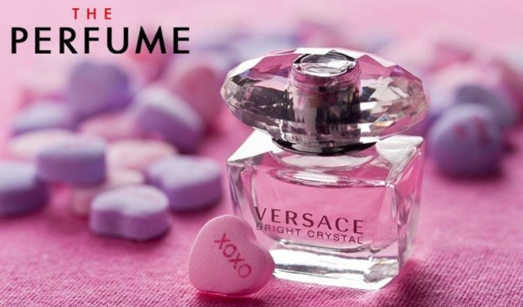 Versace Bright Crystal là top nước hoa cho mùa hè được khuyên dùng