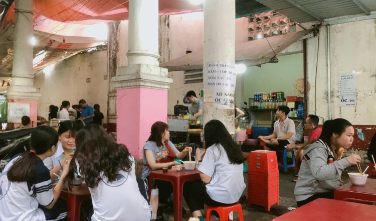 Hẻm 76 Hai Bà Trưng nơi tụ tập nhiều quán ăn vặt ngon rẻ ở Sài Gòn