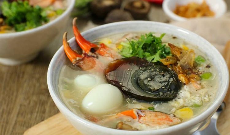 Súp Cua Doanh là món ăn vặt được giới trẻ Sài Gòn ưa chuộng