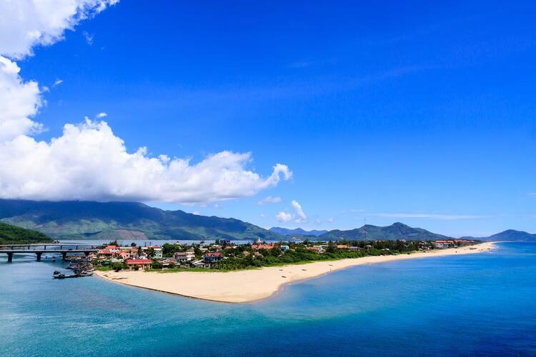Bãi biển Lăng Cô – Huế