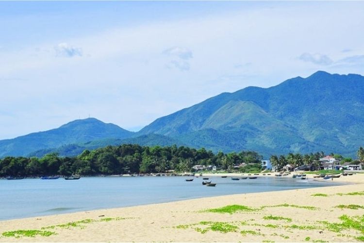 Bãi biển Xuân Thiều