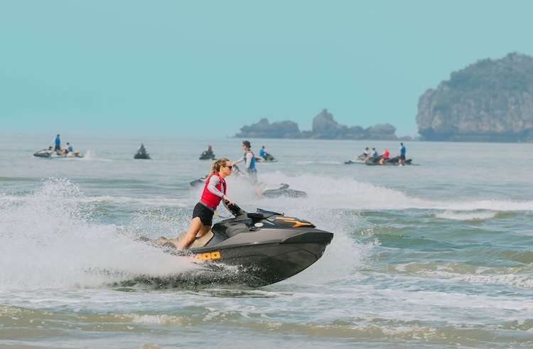 Tham gia các trò chơi trên biển thú vị