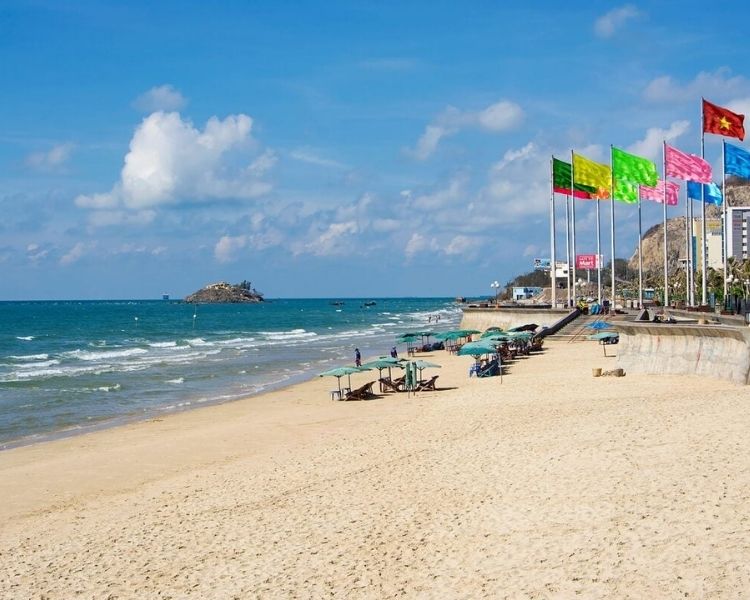 Bãi Sau – Bãi Thùy Vân