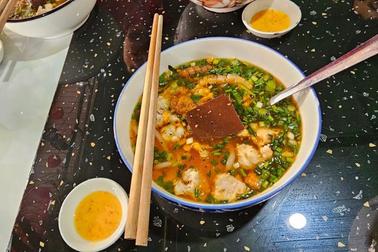 Biển Cần Giờ - Bánh canh tôm tít Cây Bàng
