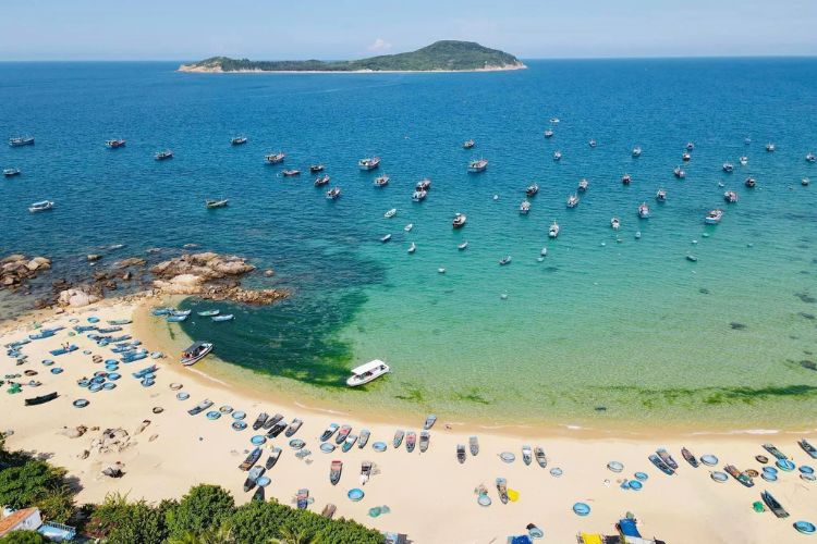 Bãi biển Cù Lao Mái Nhà