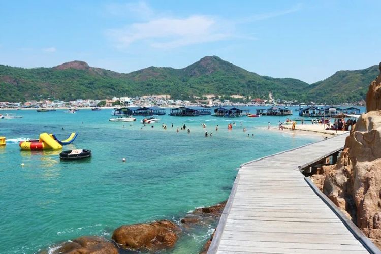 Hòn Khô – Giao hòa giữa biển và núi