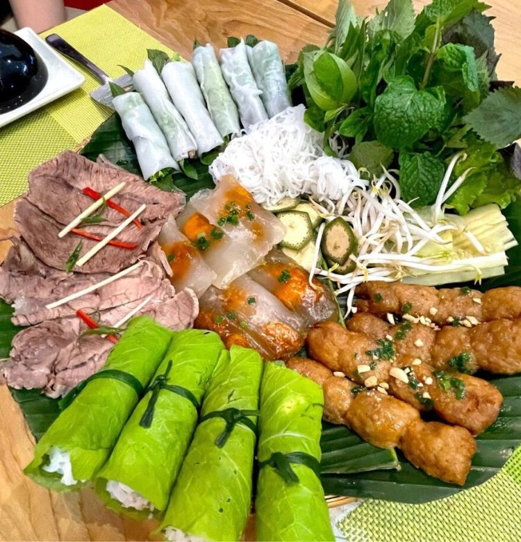 Wrap & Roll - Buffet các món cuốn và ẩm thực Việt