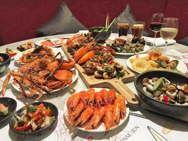 Nhà hàng buffet hải sản bao gôm tôm hùm Food Connexion