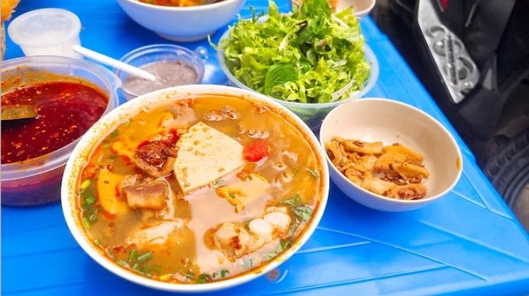 Bún riêu sườn sụn Trang - Quán bún riêu ngon phố cổ Hà Nội không thể bỏ lỡ