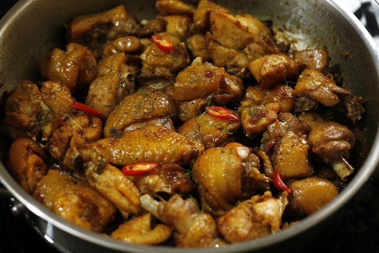 Gà kho lá chanh