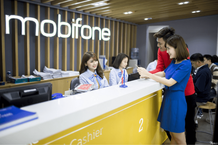 Đến cửa hàng MobiFone để kích hoạt SIM trả sau