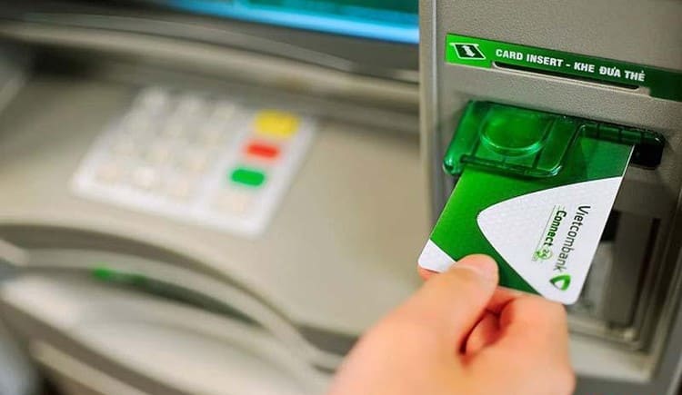 Nạp tiền điện thoại MobiFone bằng thẻ Vietcombank tại ATM