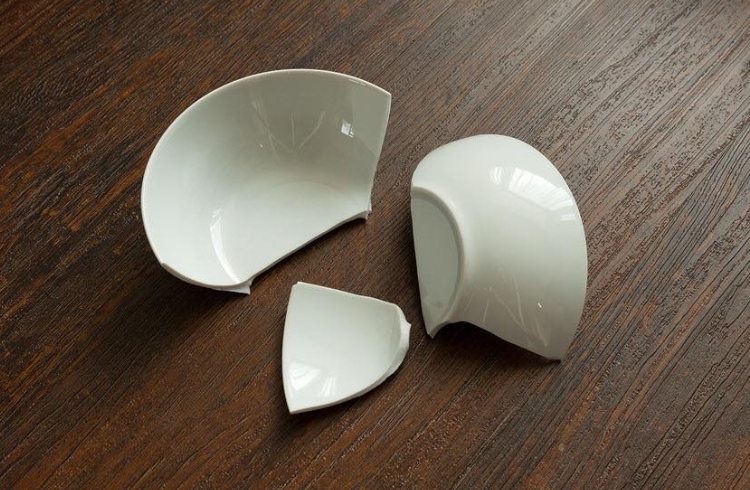 Vứt bỏ những đồ vật bị hỏng, sứt mẻ