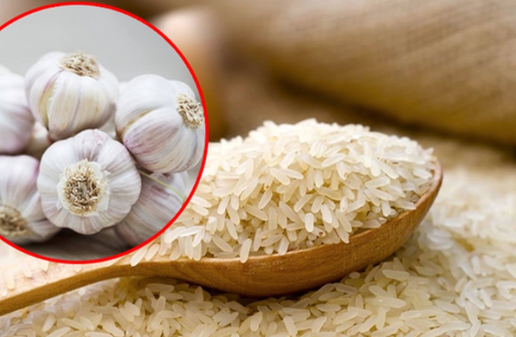 Đặt một củ tỏi hoặc vài tép tỏi để xua đuổi vận xui