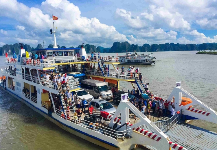 phà ra đảo Cát Bà