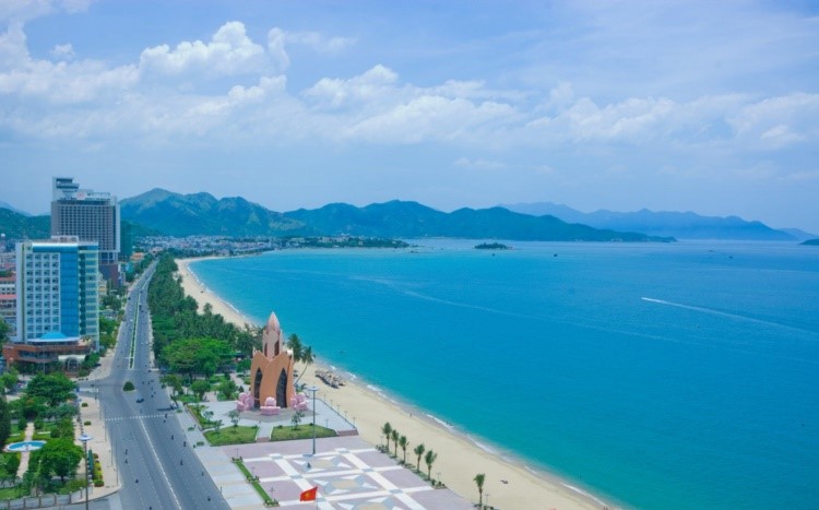 Bãi tắm Trần Phú - Địa điểm check in Nha Trang