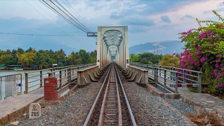 Cầu sắt Nha Trang - Địa điểm check in Nha Trang