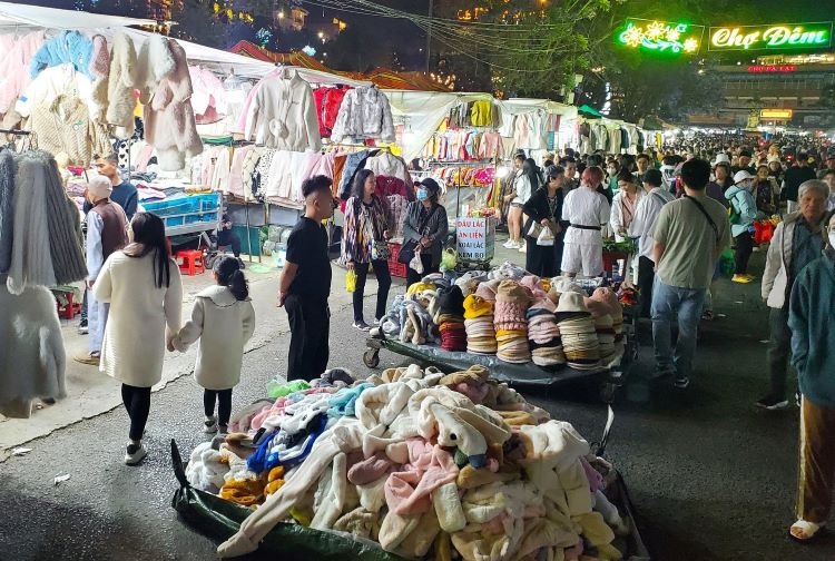 Các mặt hàng kinh doanh tại chợ đêm Đà Lạt