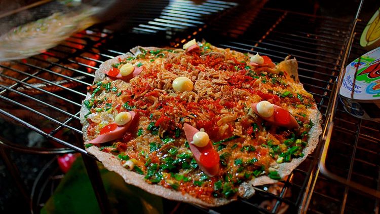 Bánh tráng nướng ở chợ đêm Đà Lạt