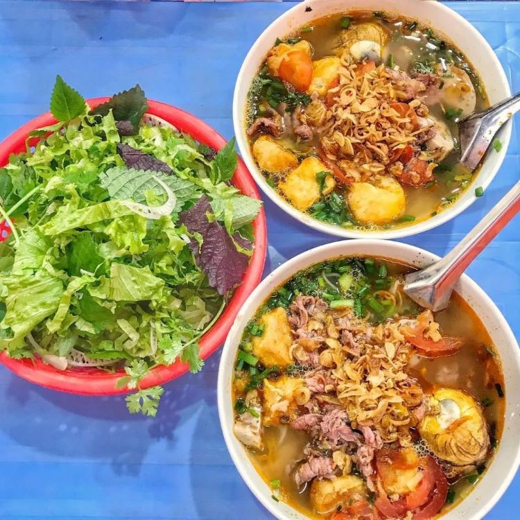 Ăn gì ở chợ đêm Đà Lạt - Bún riêu, bánh canh