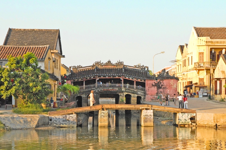 Thời điểm lý tưởng để tham quan chùa Cầu