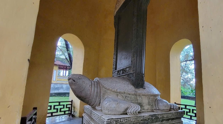 Bia "Ngự kiến Thiên Mụ Tự”