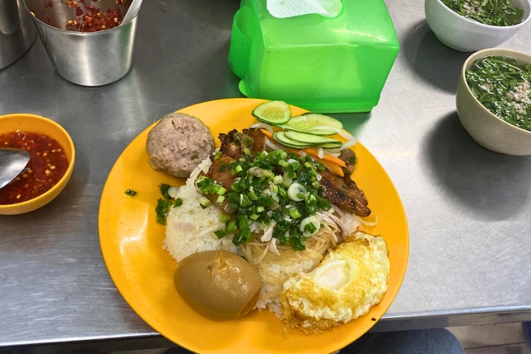 Cơm Tấm 229 Vĩnh Viễn