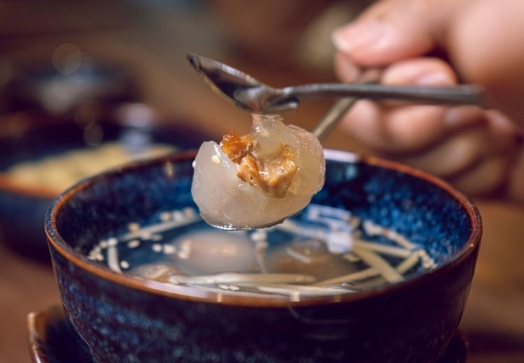 Chè bột lọc bọc heo quay