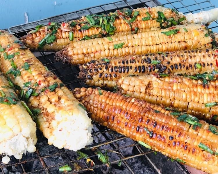 Đặc sản Phú Yên: Bắp nướng mắm nêm