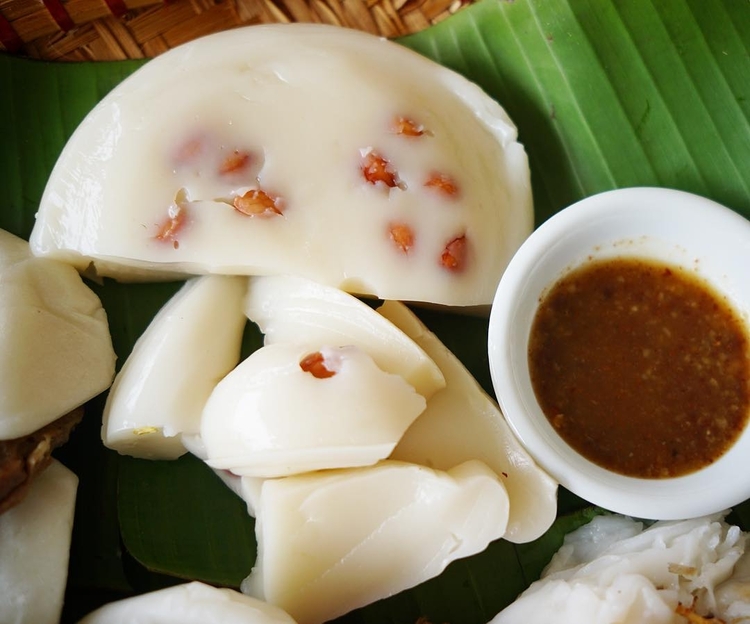 Bánh đúc lạc người Hrê