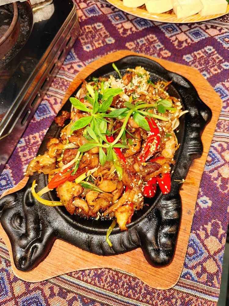 Đặc sản Sapa - Lợn bản nướng