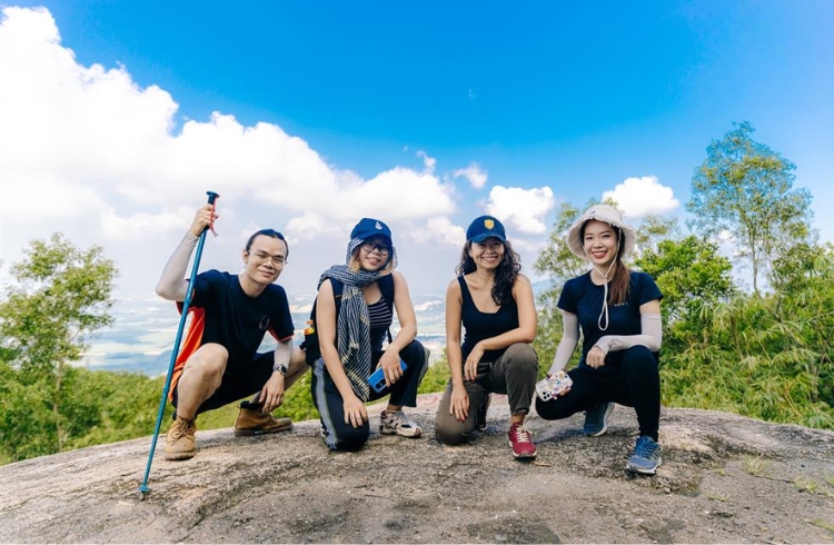 Trải nghiệm trekking chinh phục núi Dinh