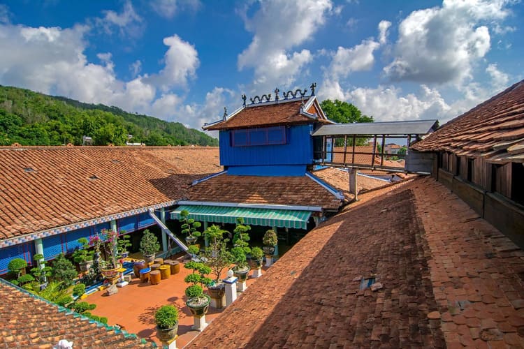 Nhà Lớn Long Sơn