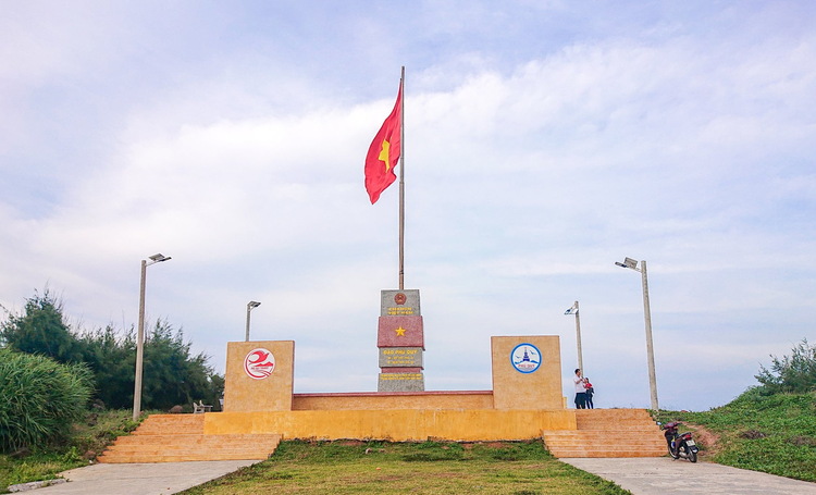 Cột cờ đảo Phú Quý