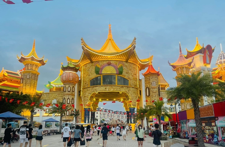 Phố đi bộ và Quảng trường Hoàng gia