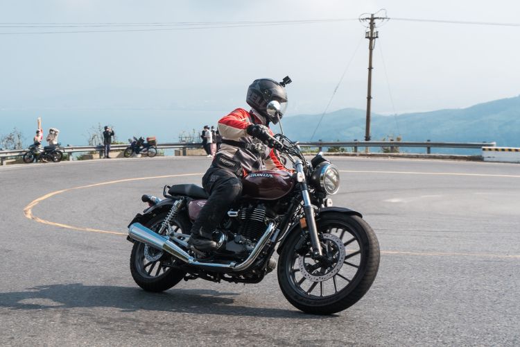 Chuẩn bị xe máy, trang phục và đồ dùng cá nhân