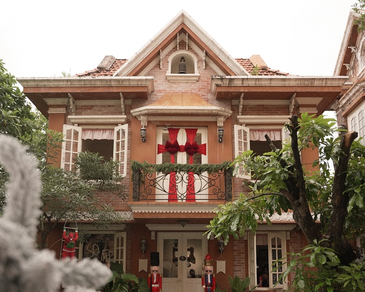 Quán cafe trang trí Noel ở Sài Gòn