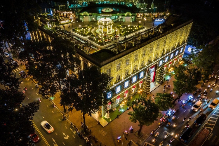 Địa điểm chơi Giáng sinh ở Sài Gòn - Diamond Plaza