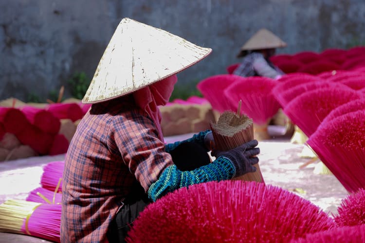 Làng nghề làm hương Hòa Khương