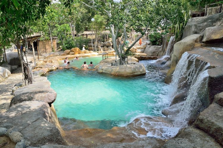 Suối khoáng nóng Tháp Bà