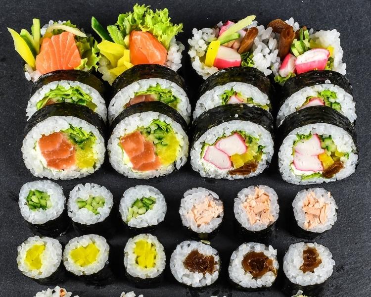 Sushi món cơm cuộn