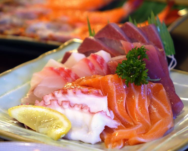 Sashimi hải sản sống tươi