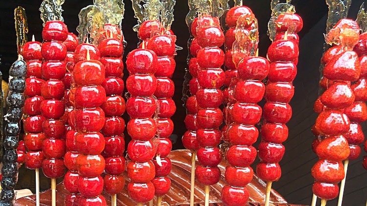 Kẹo hồ lô ngào đường - Đồ ăn Trung Quốc gắn liền với tuổi thơ