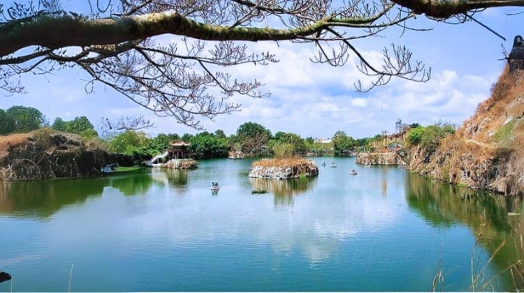 Khu du lịch núi Sập