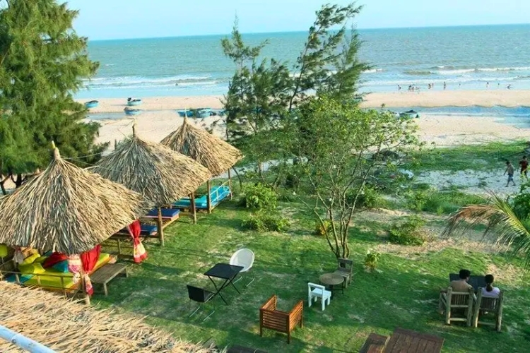 Bãi biển Cam Bình
